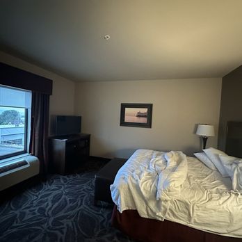 Hampton Inn Seattle/Everett - Room - Hotels Near Me - Everett, Washington Hampton Inn Seattle/Everett - Room - Hotels Near Me - Everett, Washington