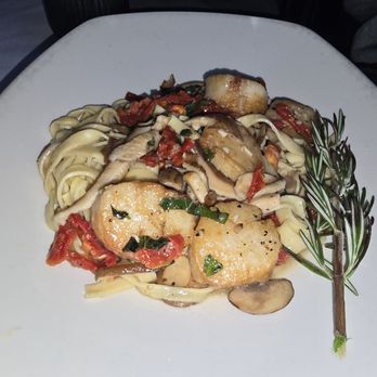 Casa La Luna - Fetuccini with scallops - Italian Near Me - Cleveland, Ohio