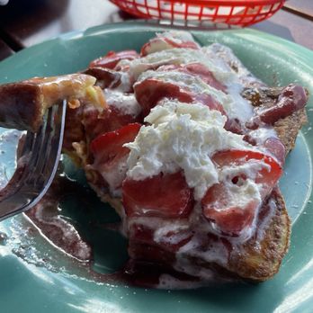 Kountry Kitchen - French Toast - Regular with strawberries - American Near Me - Kapaa, Hawaii