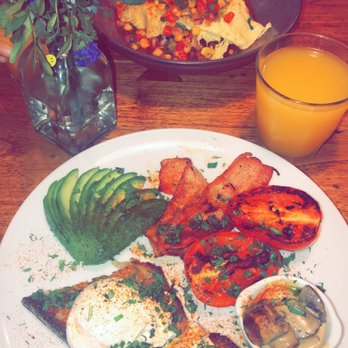 Caravelle - THE FULL SPANGLISH (substituted the sausage with avocado!!) with poached eggs + freshly squeezed orange juice!!! - Breakfast & Brunch Near Me - Barcelona, B Caravelle - THE FULL SPANGLISH (substituted the sausage with avocado!!) with poached eggs + freshly squeezed orange juice!!! - Breakfast & Brunch Near Me - Barcelona, B
