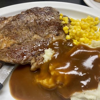 Mom's Diner - Diners Near Me - Pahrump, Nevada