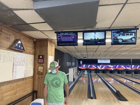 Ron's Gourmet Ice Cream and Twentieth Century Bowling Alley by null