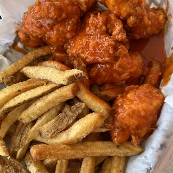 828 Cafe - Buffalo tender basket - Breakfast & Brunch Near Me - Franklin, North Carolina