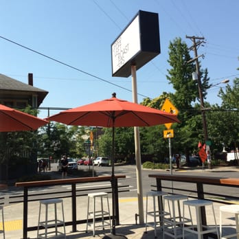 Upper Left Roasters - The outdoor patio and seating - Coffee & Tea Near Me - Portland, Oregon