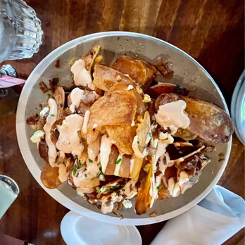 Windsor - Loaded chips: House chips with caramelized onion, bacon, blue cheese & chipotle crèma - New American Near Me - Phoenix, Arizona Windsor - Loaded chips: House chips with caramelized onion, bacon, blue cheese & chipotle crèma - New American Near Me - Phoenix, Arizona
