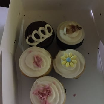 Dots Cupcakes - Yummy - Cupcakes Near Me - Pasadena, California Dots Cupcakes - Yummy - Cupcakes Near Me - Pasadena, California