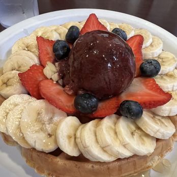 Eggs 'n Things - Acai Waffle is delicious - Breakfast & Brunch Near Me - Honolulu, Hawaii Eggs 'n Things - Acai Waffle is delicious - Breakfast & Brunch Near Me - Honolulu, Hawaii