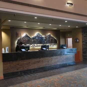 Banff Park Lodge - Reception desk. - Hotels Near Me - Banff, Alberta