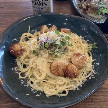 B3 Restaurant & Bar - Linguine Alfredo with scallops. - Salad Near Me - Kingston, Massachusetts B3 Restaurant & Bar - Linguine Alfredo with scallops. - Salad Near Me - Kingston, Massachusetts
