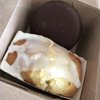 Fluff Bake Bar - Lemon Pound Cake & Chocolate Moon Pie - Bakeries Near Me - Houston, Texas