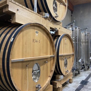 Lingua Franca - Barrels for white wine - Wineries Near Me - Salem, Oregon