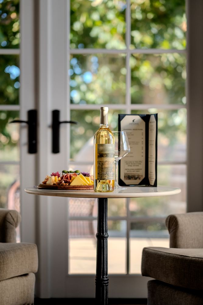 Defiance Vineyard Logo