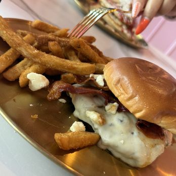 Keik Restaurant - Barista Burger - Cafes Near Me - Pembroke Pines, Florida Keik Restaurant - Barista Burger - Cafes Near Me - Pembroke Pines, Florida