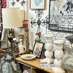 D-constructed Vintage Home