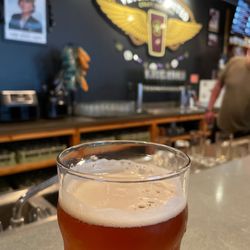 Veterans United Craft Brewery - Buzzin ' Bee Honey Rye Wheat