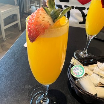 Eggspectation - Complexe Desjardins - Mimosa - Breakfast & Brunch Near Me - Montreal, Quebec