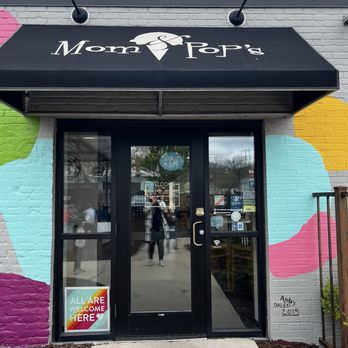 Mom & Pop's - Ice Cream & Frozen Yogurt Near Me - Mankato, Minnesota Mom & Pop's - Ice Cream & Frozen Yogurt Near Me - Mankato, Minnesota