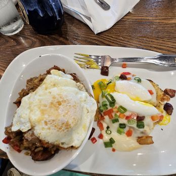 Another Broken Egg Cafe - Cup of Jambalaya and a crab cake eggs Benedict - American Near Me - Columbus, Ohio