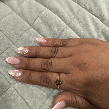 Nailacious - Almond tip with daisy's and pink tips - Nail Salons Near Me - Hawthorne, California Nailacious - Almond tip with daisy's and pink tips - Nail Salons Near Me - Hawthorne, California
