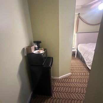 Fitzgerald Hotel - No ac/ has heater - Hotels Near Me - San Francisco, California Fitzgerald Hotel - No ac/ has heater - Hotels Near Me - San Francisco, California