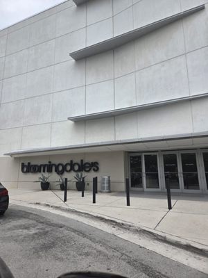 Bloomingdale's by null