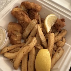 Lions Den Tavern - Fish and chips