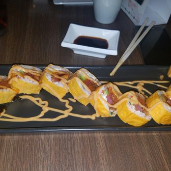Kae Sushi - Giralda Roll, tuna and salmon heaven and just the right amount of spiciness - Sushi Bars Near Me - Coral Gables, Florida