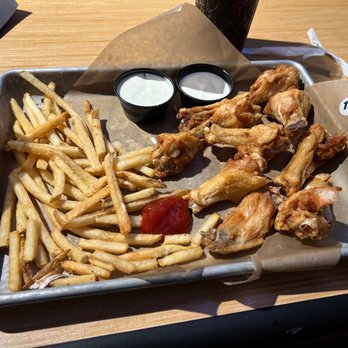 Buffalo Wild Wings - Lunch wings - Chicken Wings Near Me - New Braunfels, Texas Buffalo Wild Wings - Lunch wings - Chicken Wings Near Me - New Braunfels, Texas