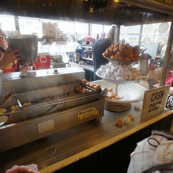 Daily Dozen Doughnut - Fresh Doughnuts!!!! - Bakeries Near Me - Seattle, Washington