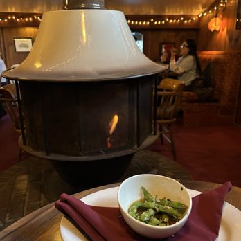 Restaurant Gastrognome - Fire pit and dining area - New American Near Me - Idyllwild, California Restaurant Gastrognome - Fire pit and dining area - New American Near Me - Idyllwild, California