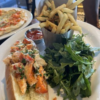 Petite Left Bank - Tiburon - Lobster Roll - French Near Me - Tiburon, California Petite Left Bank - Tiburon - Lobster Roll - French Near Me - Tiburon, California