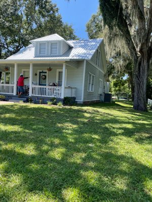 JDI Roofing And Contracting Logo