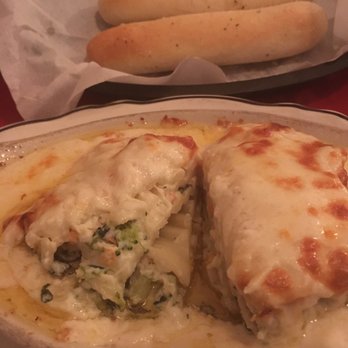 Pasquale Rulli - Vegetable lasagna with Alfredo sauce and breadsticks - Pizza Near Me - Mishawaka, Indiana