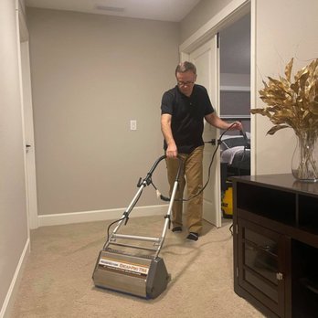 Mission Cleaning NW - Steve Using Counter Rotating Brush Machine - Carpet Cleaning Near Me - Vancouver, Washington Mission Cleaning NW - Steve Using Counter Rotating Brush Machine - Carpet Cleaning Near Me - Vancouver, Washington