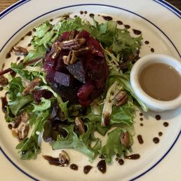 Salade de Betteraves - roasted beets, apples, toasted pecans Salade de Betteraves - roasted beets, apples, toasted pecans