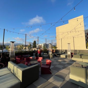 High 5ive Rooftop Bar - Rooftop bar - Cocktail Bars Near Me - Oakland, California