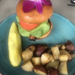 Mountain Lake Club - Bacon cheeseburger with side of home fries