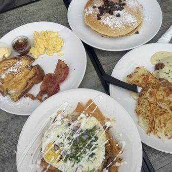 Broken Yolk Cafe - Kids French Toast Sticks, Kids Pancake, Chilaquiles Bowl, Chicken Fried Steak & Eggs - American Near Me - Buena Park, California Broken Yolk Cafe - Kids French Toast Sticks, Kids Pancake, Chilaquiles Bowl, Chicken Fried Steak & Eggs - American Near Me - Buena Park, California