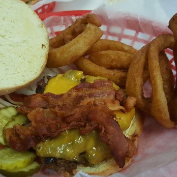 Mutt's on 13th - Hot Dogs Near Me - St. Cloud, Florida