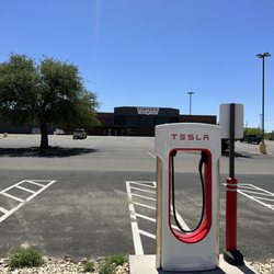 tesla supercharger - Convenient location next to a grocery store