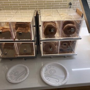 Hyatt Place Bloomington - Do you see any tongs?  Nope.  I guess everyone should just grab items with their dirty hands? - Hotels Near Me - Bloomington, Indiana