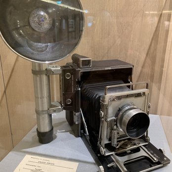 Design Museum - Stanley Kubrick's first camera - Museums Near Me - London, XGL Design Museum - Stanley Kubrick's first camera - Museums Near Me - London, XGL