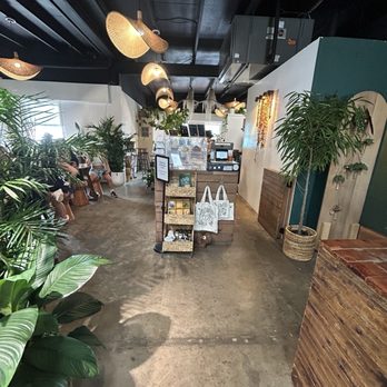 Plantoem - Order counter - Cafes Near Me - Honolulu, Hawaii