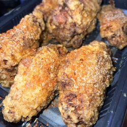 Sake cafe - Spicy soy garlic wings - crispy tasty goodness
