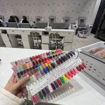 Les Mains Nail Bar - Inside of the salon - Nail Salons Near Me - Atlanta, Georgia