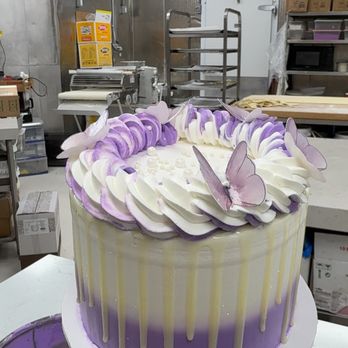 Safa Bakes - Custom Cakes Near Me - Mississauga, Ontario