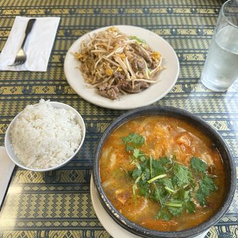 Sivalai Thai Restaurant - SO5. Tom Yum Goong Soup and N1. Pad Thai Noodle - Thai Near Me - Portland, Oregon Sivalai Thai Restaurant - SO5. Tom Yum Goong Soup and N1. Pad Thai Noodle - Thai Near Me - Portland, Oregon