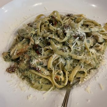 Basil Leaf Cafe - Fettuccine Pesto - Italian Near Me - Chicago, Illinois