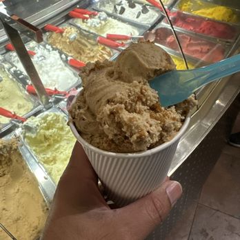 Hollywood Gelato - Lotus Biscoff, Cappuccino & Rocky Rocher - Ice Cream & Frozen Yogurt Near Me - Toronto, Ontario