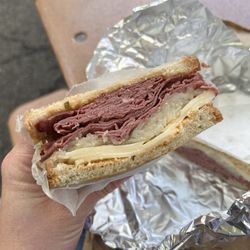 Hell's Kitchenette Gourmet Deli - Reuben